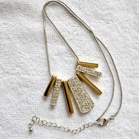 STATEMENT NECKLACE - Gold and crystal contemporary design - Picture 5 of 5